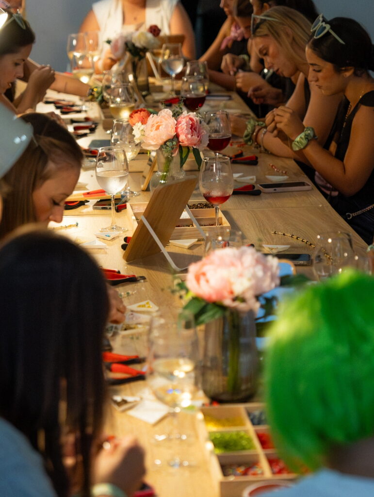 Taller de joyería y vino de Jewels & Wine